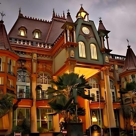 Gajahmada Graha Hotel Маланг Экстерьер фото