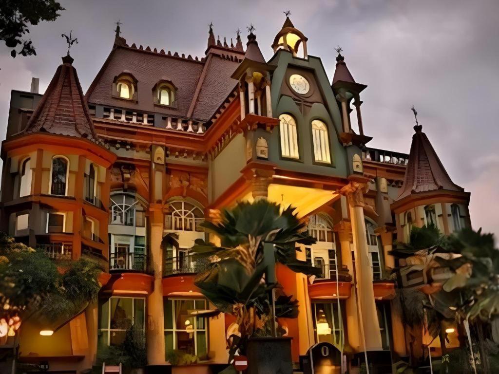 Gajahmada Graha Hotel Маланг Экстерьер фото