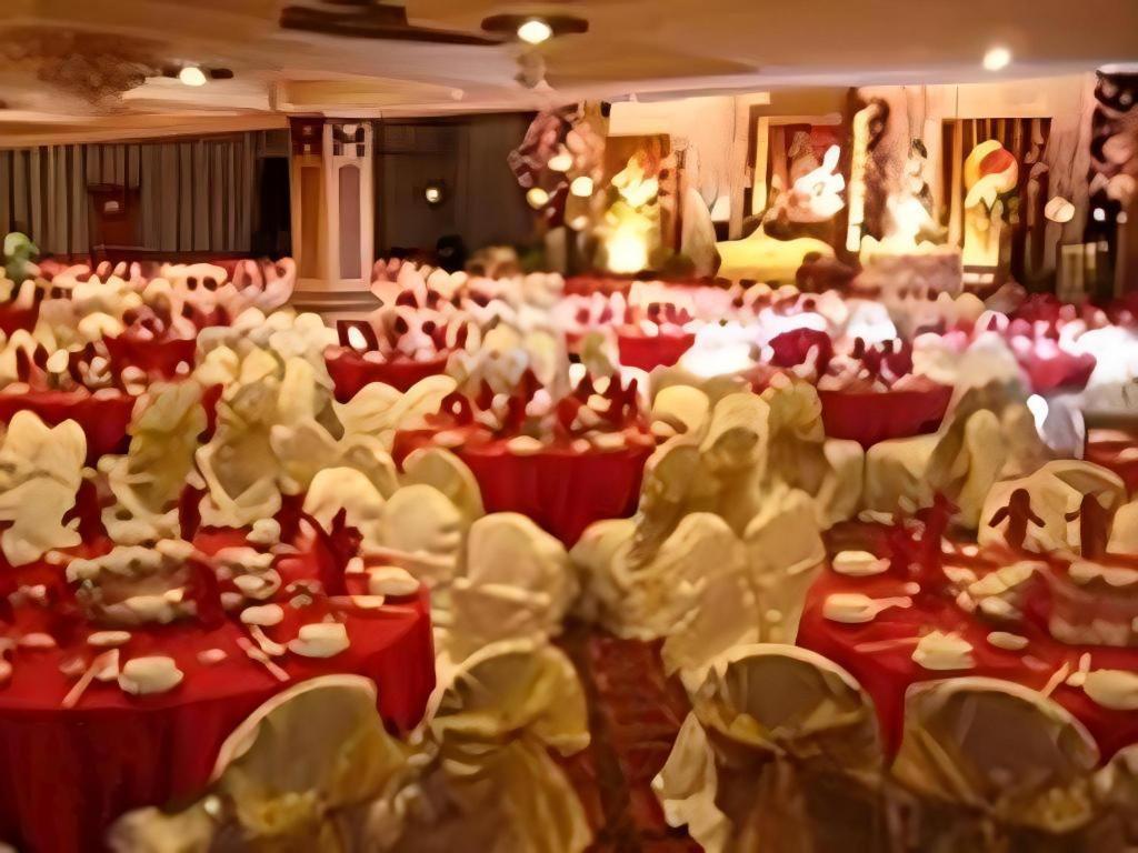 Gajahmada Graha Hotel Маланг Экстерьер фото