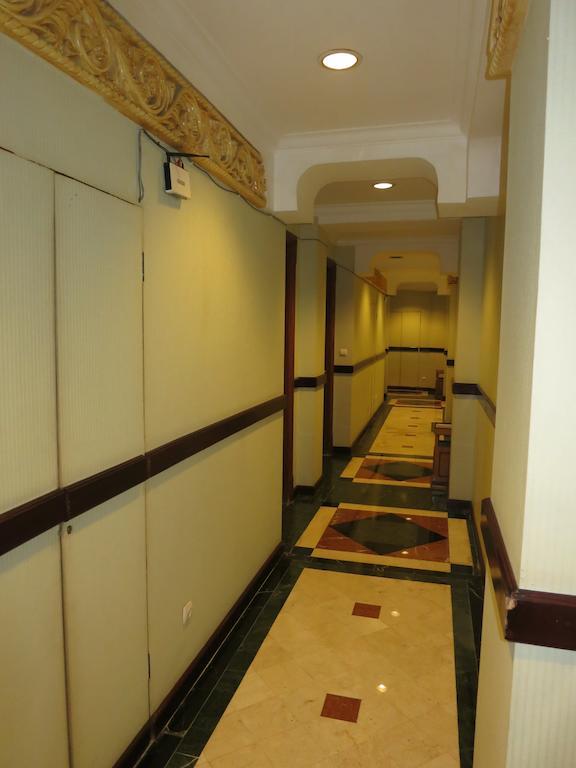 Gajahmada Graha Hotel Маланг Экстерьер фото